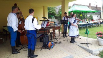 Posedenie s cimbalovou muzikou Juránečka