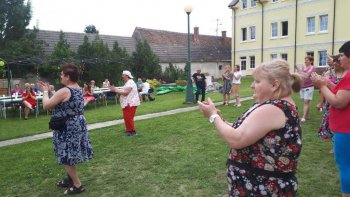 Posedenie s cimbalovou muzikou Juránečka