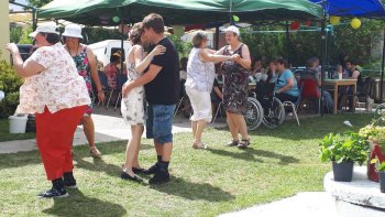 Posedenie s cimbalovou muzikou Juránečka