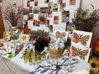 Dňa 3. 12. 2021 bola v DSS otvorená vianočná výstava ručných prác našich klientok