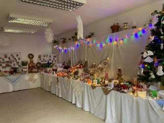 Dňa 3. 12. 2021 bola v DSS otvorená vianočná výstava ručných prác našich klientok