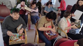 Koľko lásky sa zmestí do krabice od topánok?